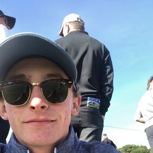 Meet your Posher, Devin